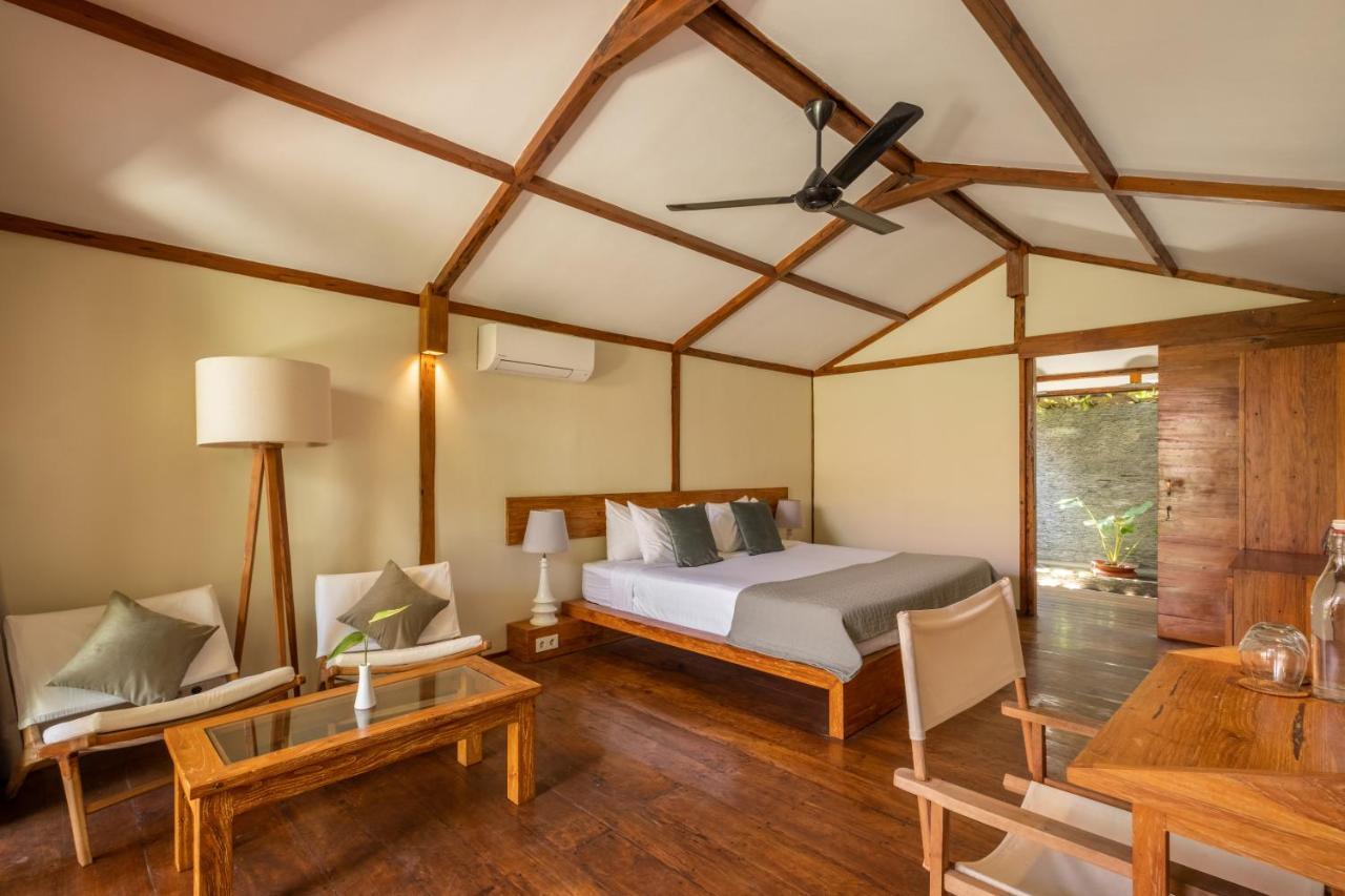 גילי טרוונגן Gili Teak Beach Front Resort מראה חיצוני תמונה