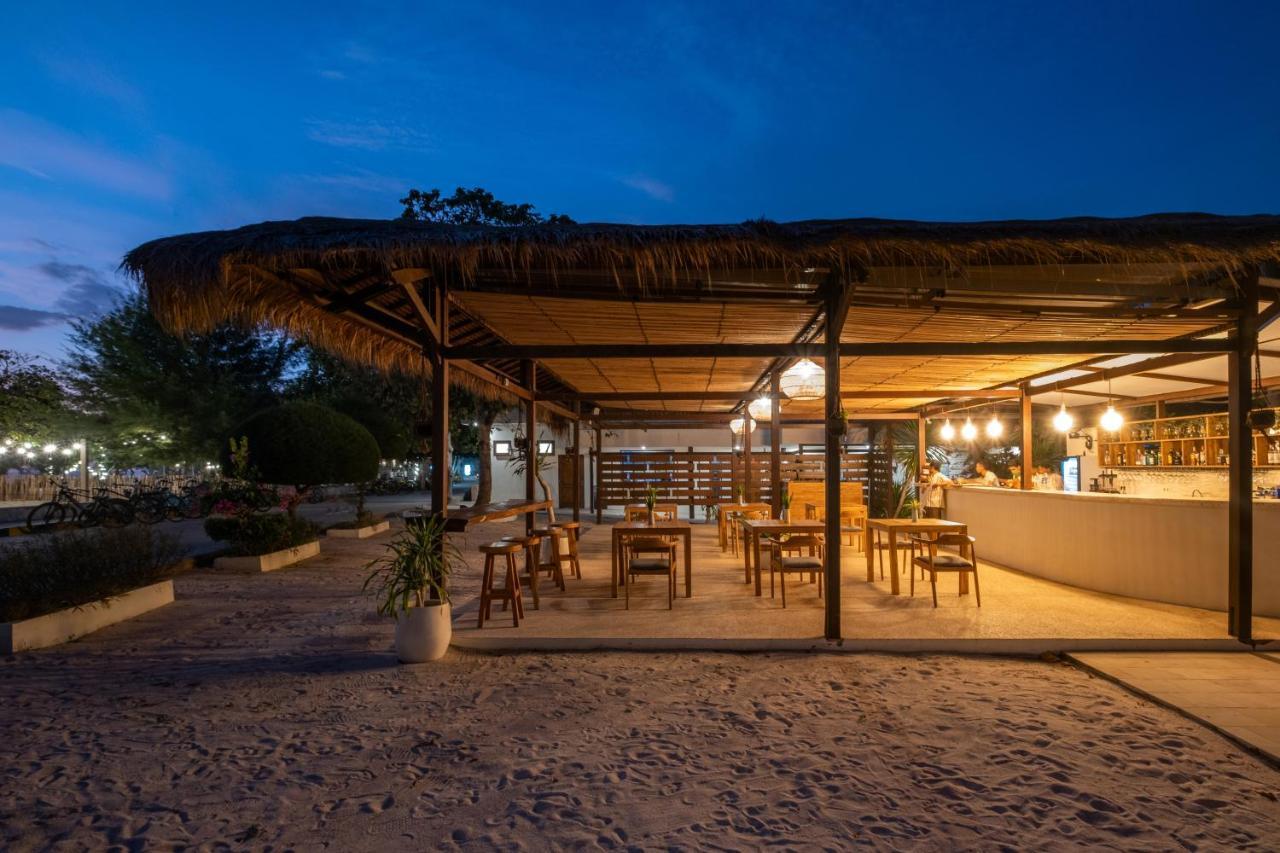 גילי טרוונגן Gili Teak Beach Front Resort מראה חיצוני תמונה