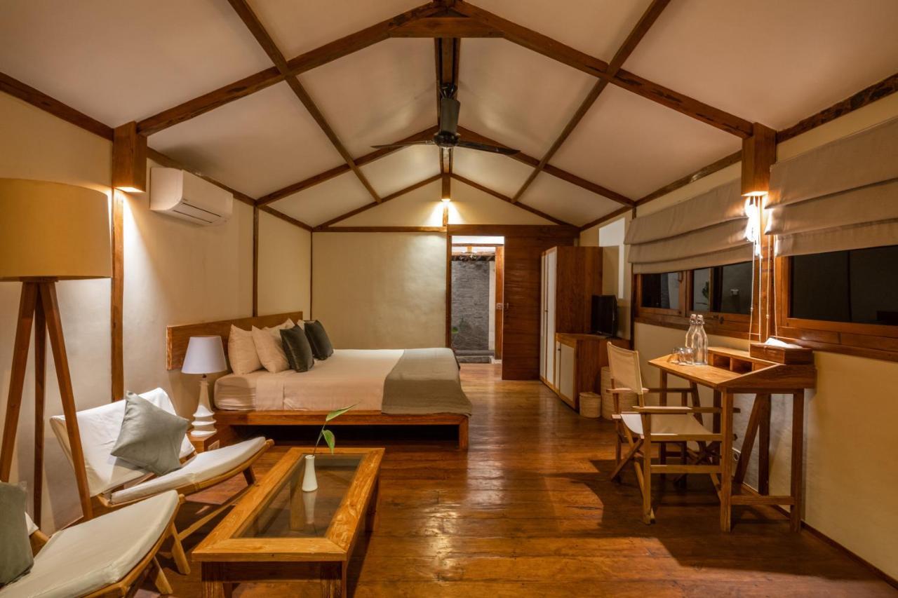 גילי טרוונגן Gili Teak Beach Front Resort מראה חיצוני תמונה
