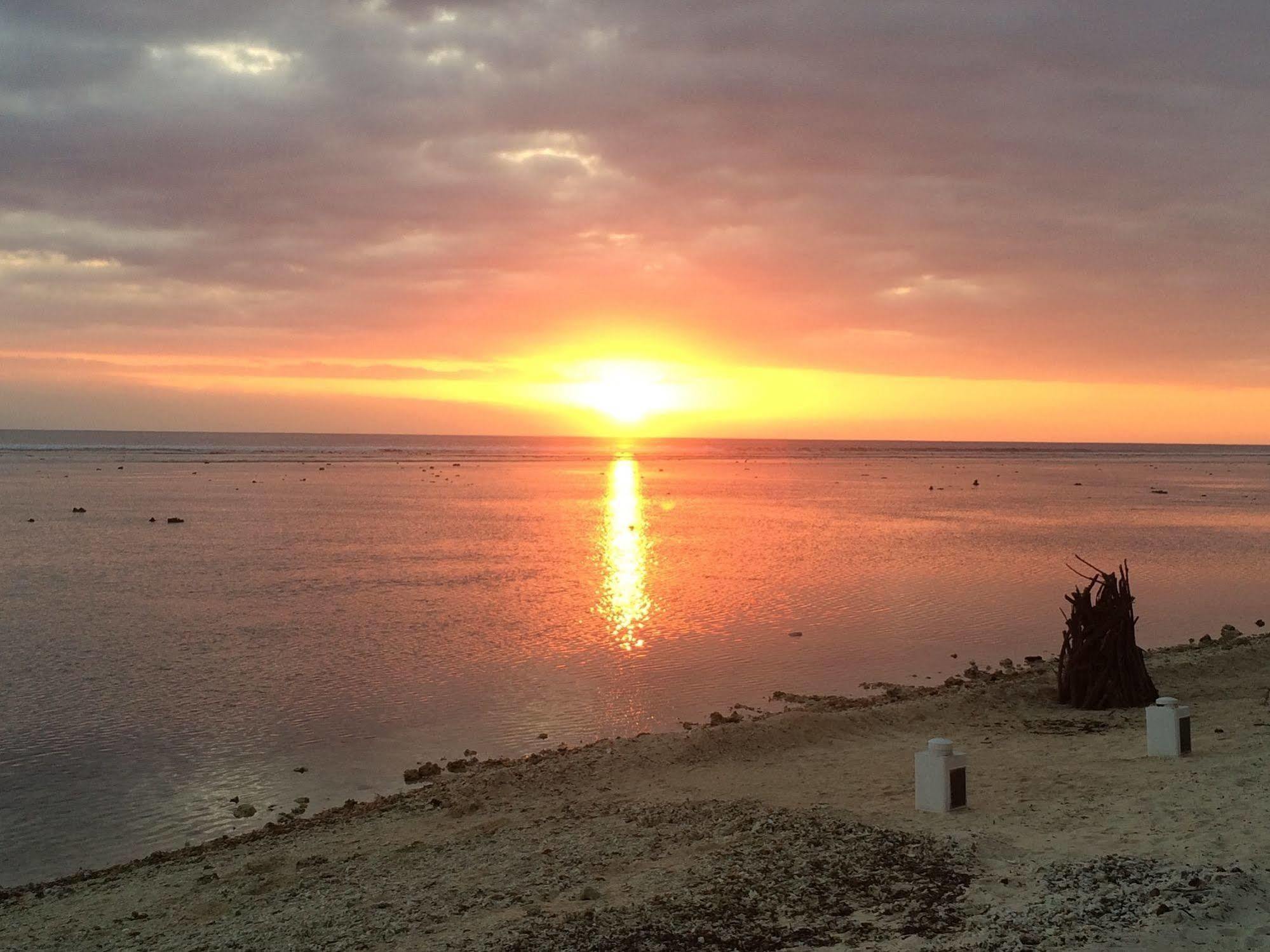 גילי טרוונגן Gili Teak Beach Front Resort מראה חיצוני תמונה